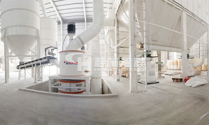 800目超細碳酸鈣磨粉機HCH1395環輥磨東南亞某廠現場 產量4.5噸每小時 800目超細碳酸鈣磨粉機HCH1395環輥磨東南亞某廠現場 產量4.5噸每小時